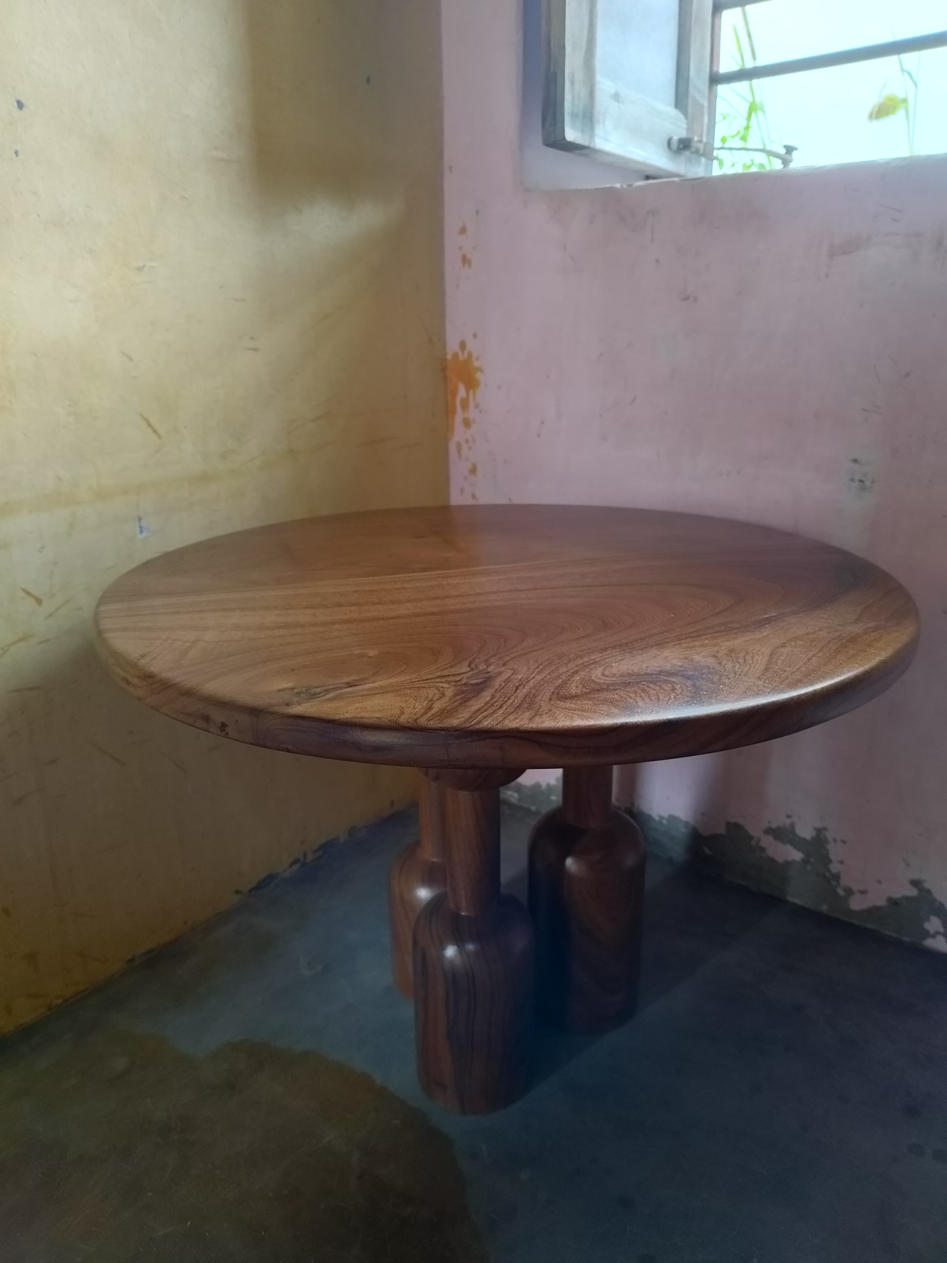 table with three different leg