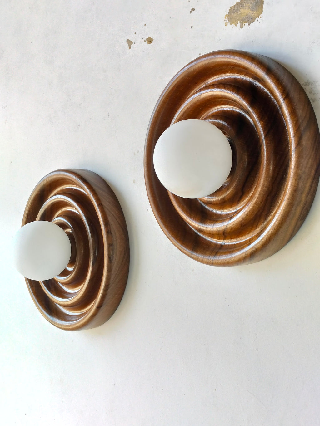 Handcrafted Round Ripple Wooden Wall Light ( 1 lights)